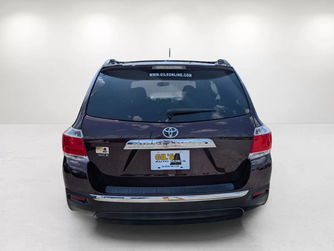 2013 Toyota Highlander Limited (5TDYK3EH3DS) with an Other engine, located at 5115 14th Ave., Columbus, GA, 31904, (706) 323-0345, 32.511494, -84.971046 - **Adventure Awaits with the 2013 Toyota Highlander Limited Perfect for Families and Road Trips!**<br /> <br /> Are you ready to elevate your family adventures or daily commutes with a vehicle that combines reliability, comfort, and style? Look no further than this stunning 2013 Toyota Highlander Li - Photo#5
