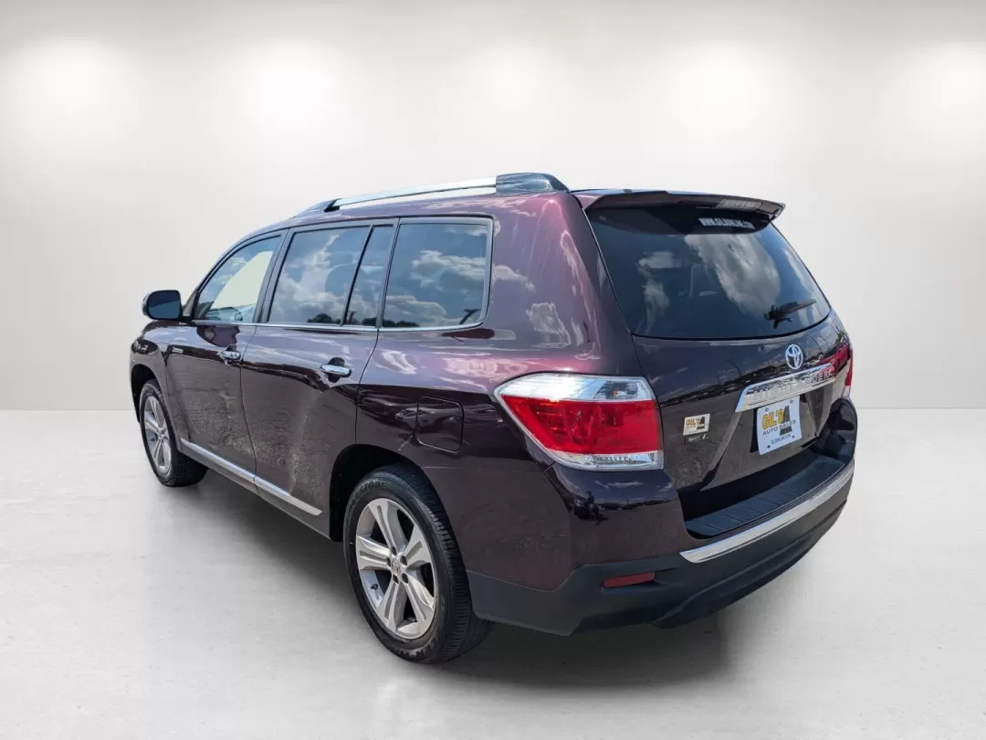 2013 Toyota Highlander Limited (5TDYK3EH3DS) with an Other engine, located at 5115 14th Ave., Columbus, GA, 31904, (706) 323-0345, 32.511494, -84.971046 - **Adventure Awaits with the 2013 Toyota Highlander Limited Perfect for Families and Road Trips!**<br /> <br /> Are you ready to elevate your family adventures or daily commutes with a vehicle that combines reliability, comfort, and style? Look no further than this stunning 2013 Toyota Highlander Li - Photo#6