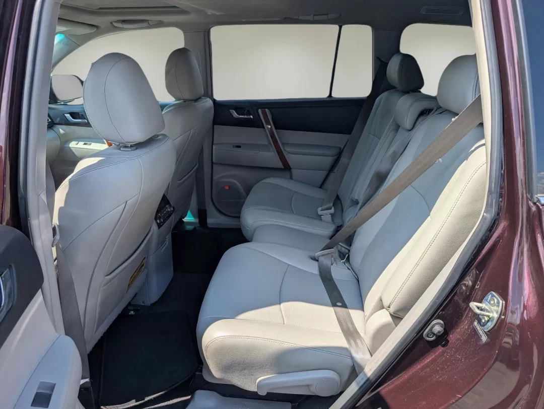 2013 Toyota Highlander Limited (5TDYK3EH3DS) with an Other engine, located at 5115 14th Ave., Columbus, GA, 31904, (706) 323-0345, 32.511494, -84.971046 - **Adventure Awaits with the 2013 Toyota Highlander Limited Perfect for Families and Road Trips!**<br /> <br /> Are you ready to elevate your family adventures or daily commutes with a vehicle that combines reliability, comfort, and style? Look no further than this stunning 2013 Toyota Highlander Li - Photo#10