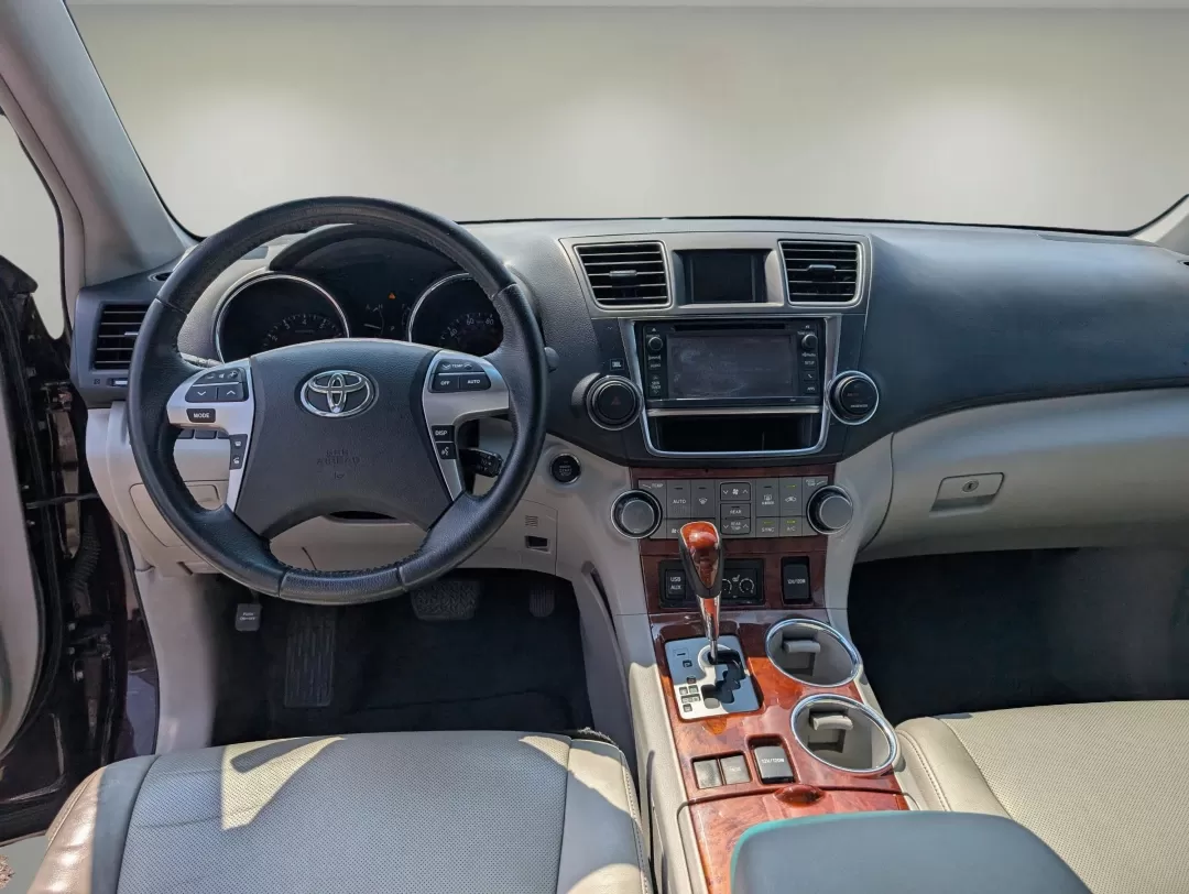 2013 Toyota Highlander Limited (5TDYK3EH3DS) with an Other engine, located at 5115 14th Ave., Columbus, GA, 31904, (706) 323-0345, 32.511494, -84.971046 - **Adventure Awaits with the 2013 Toyota Highlander Limited Perfect for Families and Road Trips!**<br /> <br /> Are you ready to elevate your family adventures or daily commutes with a vehicle that combines reliability, comfort, and style? Look no further than this stunning 2013 Toyota Highlander Li - Photo#12