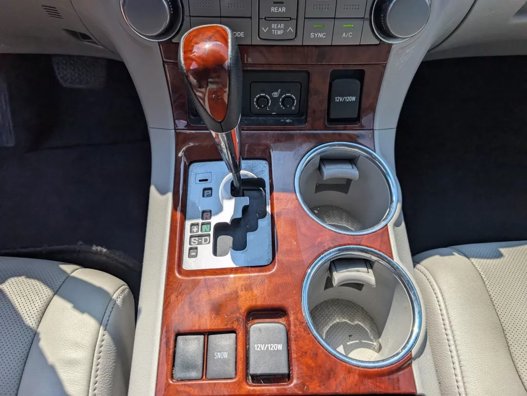 2013 Toyota Highlander Limited (5TDYK3EH3DS) with an Other engine, located at 5115 14th Ave., Columbus, GA, 31904, (706) 323-0345, 32.511494, -84.971046 - **Adventure Awaits with the 2013 Toyota Highlander Limited Perfect for Families and Road Trips!**<br /> <br /> Are you ready to elevate your family adventures or daily commutes with a vehicle that combines reliability, comfort, and style? Look no further than this stunning 2013 Toyota Highlander Li - Photo#13