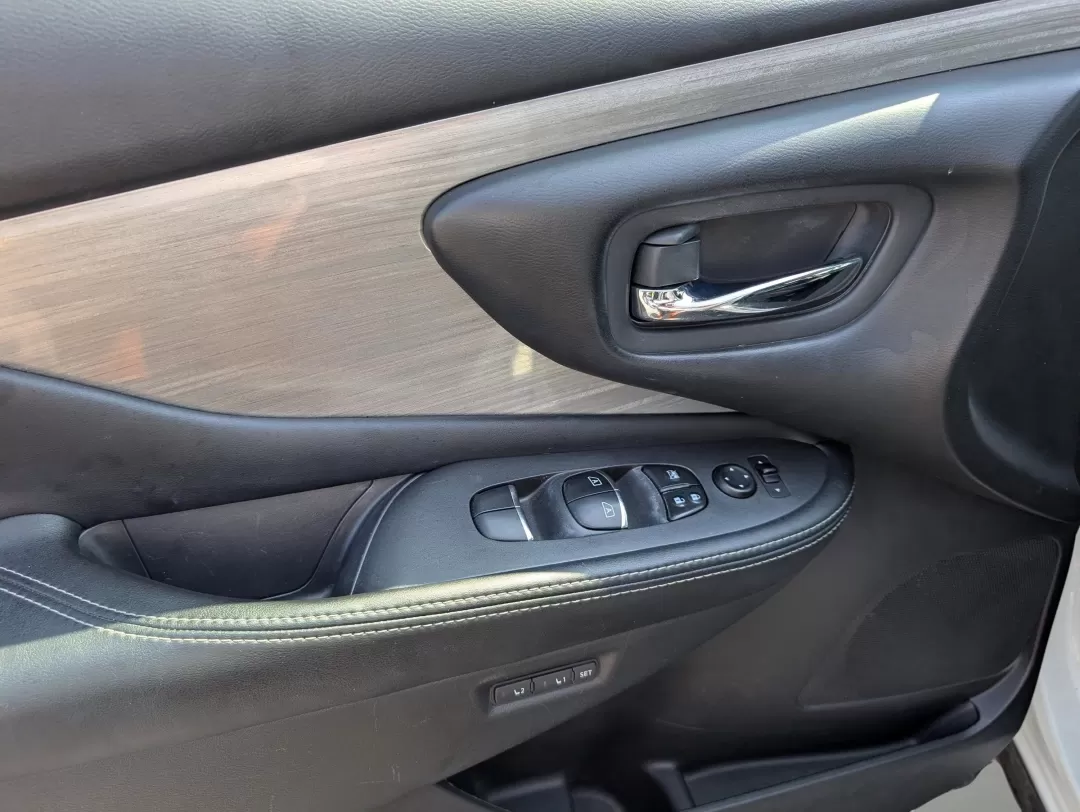 2017 /Graphite Nissan Murano SL (5N1AZ2MH1HN) with an Other engine, located at 3959 U.S. 80 W, Phenix City, AL, 36870, (334) 297-4885, 32.469296, -85.135185 - 2017 Nissan Murano SL - Photo#7