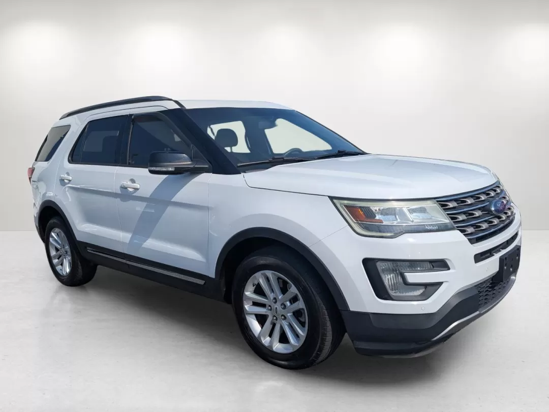 2016 Ford Explorer XLT (1FM5K7D87GG) with an Other engine, located at 7000 Northlake Connector, Columbus, GA, 31904, (706) 987-8085, 32.524975, -84.978134 - 2016 Ford Explorer XLT - Photo#2