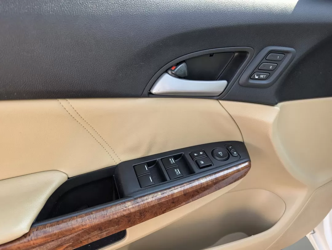 2011 Honda Accord Sdn EX-L (5KBCP3F85BB) with an Other engine, located at 3959 U.S. 80 W, Phenix City, AL, 36870, (334) 297-4885, 32.469296, -85.135185 - 2011 Honda Accord Sdn EX-L - Photo#8