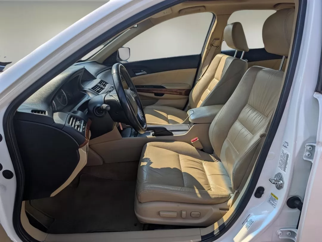 2011 Honda Accord Sdn EX-L (5KBCP3F85BB) with an Other engine, located at 3959 U.S. 80 W, Phenix City, AL, 36870, (334) 297-4885, 32.469296, -85.135185 - 2011 Honda Accord Sdn EX-L - Photo#9