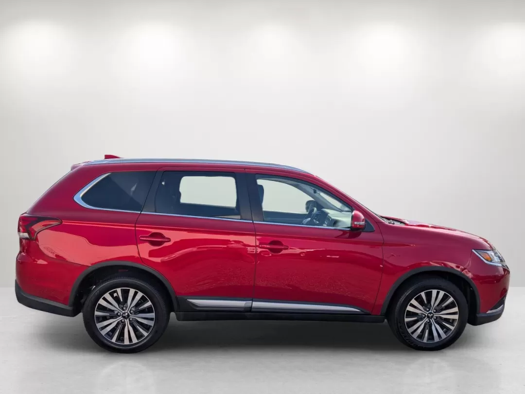2020 Mitsubishi Outlander SEL (JA4AZ3A32LZ) with an Other engine, located at 1430 Gateway Drive, Opelika, AL, 36801, (334) 239-0944, 32.637871, -85.409790 - 2020 Mitsubishi Outlander SEL - Photo#3