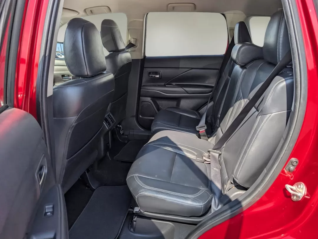 2020 Mitsubishi Outlander SEL (JA4AZ3A32LZ) with an Other engine, located at 1430 Gateway Drive, Opelika, AL, 36801, (334) 239-0944, 32.637871, -85.409790 - 2020 Mitsubishi Outlander SEL - Photo#10