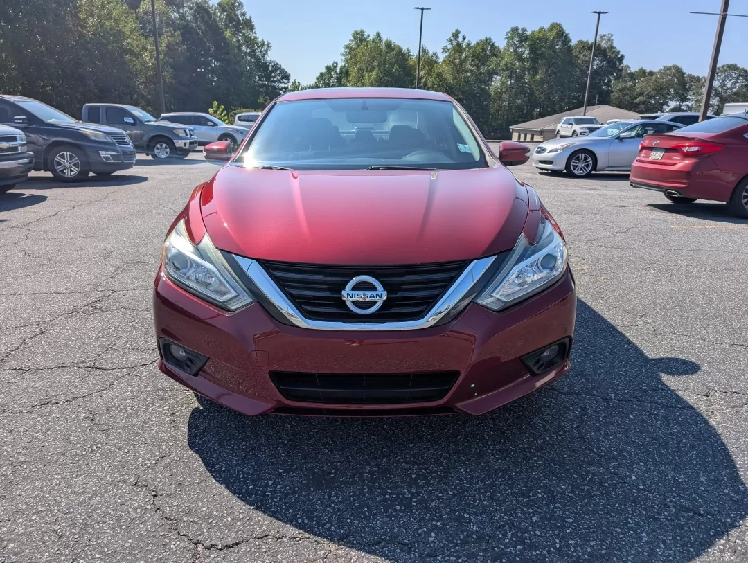 2017 /Charcoal Nissan Altima 2.5 SV (1N4AL3AP6HC) with an Other engine, located at 1430 Gateway Drive, Opelika, AL, 36801, (334) 239-0944, 32.637871, -85.409790 - Experience the perfect blend of style, comfort, and reliability with this 2017 Nissan Altima 2.5 SV, available now at Gils Auto in Phenix City, AL. Whether you're embarking on a long commute, running errands around town, or planning a weekend getaway, this sleek sedan is designed to elevate your eve - Photo#1