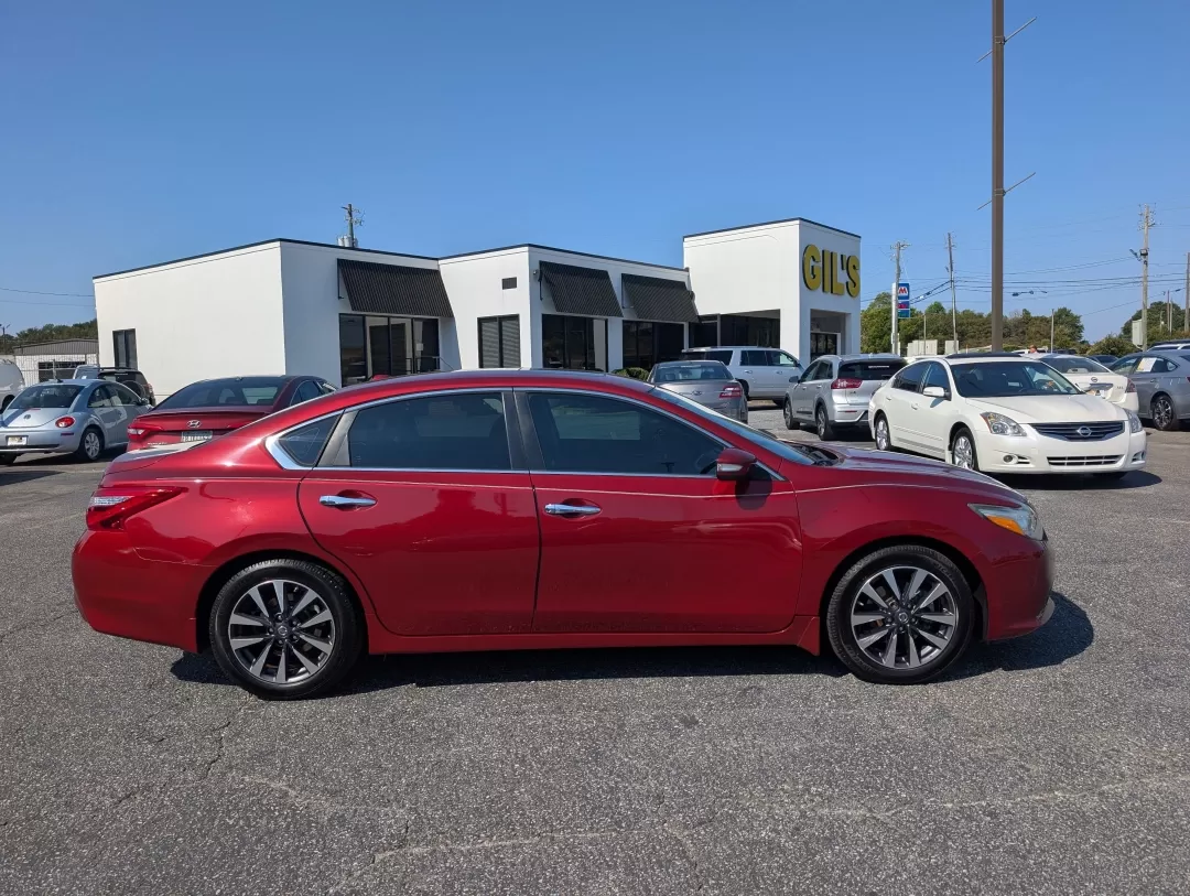 2017 /Charcoal Nissan Altima 2.5 SV (1N4AL3AP6HC) with an Other engine, located at 1430 Gateway Drive, Opelika, AL, 36801, (334) 239-0944, 32.637871, -85.409790 - Experience the perfect blend of style, comfort, and reliability with this 2017 Nissan Altima 2.5 SV, available now at Gils Auto in Phenix City, AL. Whether you're embarking on a long commute, running errands around town, or planning a weekend getaway, this sleek sedan is designed to elevate your eve - Photo#3