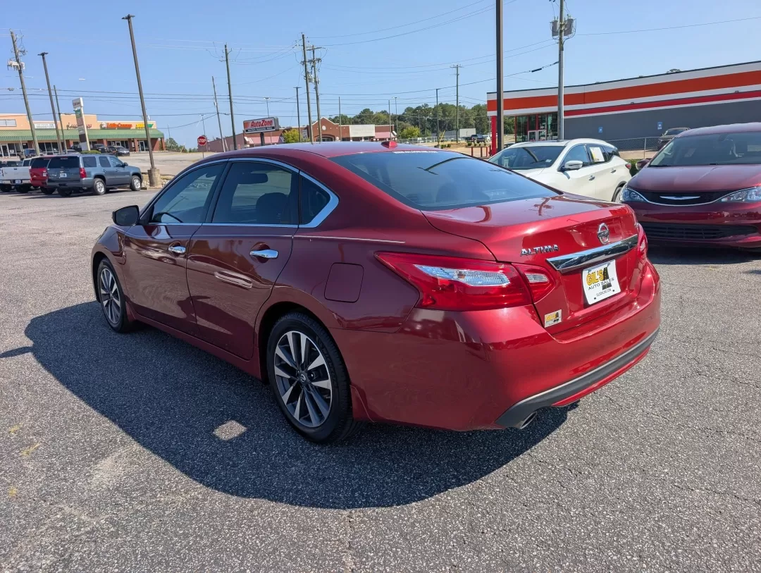 2017 /Charcoal Nissan Altima 2.5 SV (1N4AL3AP6HC) with an Other engine, located at 1430 Gateway Drive, Opelika, AL, 36801, (334) 239-0944, 32.637871, -85.409790 - Experience the perfect blend of style, comfort, and reliability with this 2017 Nissan Altima 2.5 SV, available now at Gils Auto in Phenix City, AL. Whether you're embarking on a long commute, running errands around town, or planning a weekend getaway, this sleek sedan is designed to elevate your eve - Photo#6