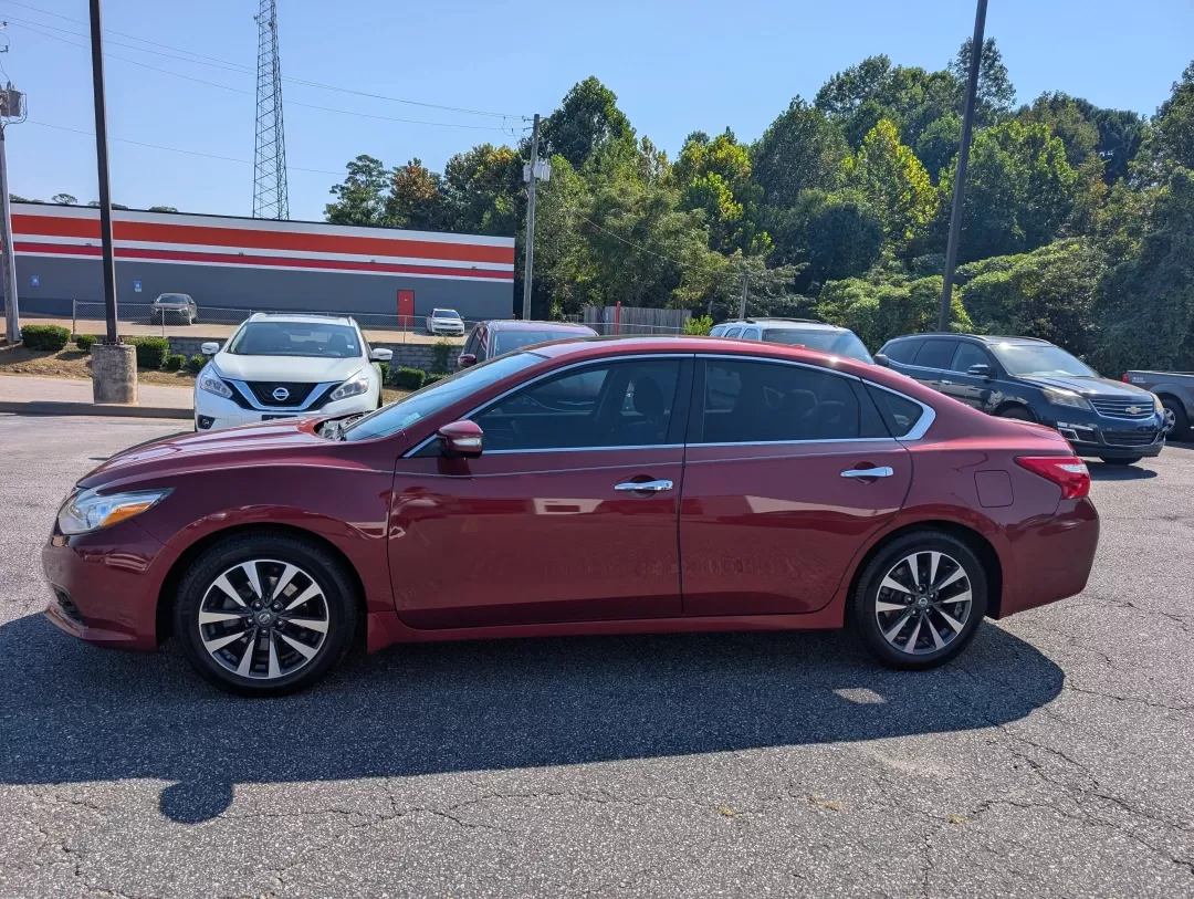 2017 /Charcoal Nissan Altima 2.5 SV (1N4AL3AP6HC) with an Other engine, located at 1430 Gateway Drive, Opelika, AL, 36801, (334) 239-0944, 32.637871, -85.409790 - Experience the perfect blend of style, comfort, and reliability with this 2017 Nissan Altima 2.5 SV, available now at Gils Auto in Phenix City, AL. Whether you're embarking on a long commute, running errands around town, or planning a weekend getaway, this sleek sedan is designed to elevate your eve - Photo#7