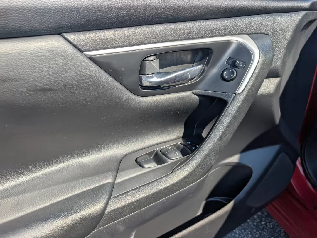 2017 /Charcoal Nissan Altima 2.5 SV (1N4AL3AP6HC) with an Other engine, located at 1430 Gateway Drive, Opelika, AL, 36801, (334) 239-0944, 32.637871, -85.409790 - Experience the perfect blend of style, comfort, and reliability with this 2017 Nissan Altima 2.5 SV, available now at Gils Auto in Phenix City, AL. Whether you're embarking on a long commute, running errands around town, or planning a weekend getaway, this sleek sedan is designed to elevate your eve - Photo#8
