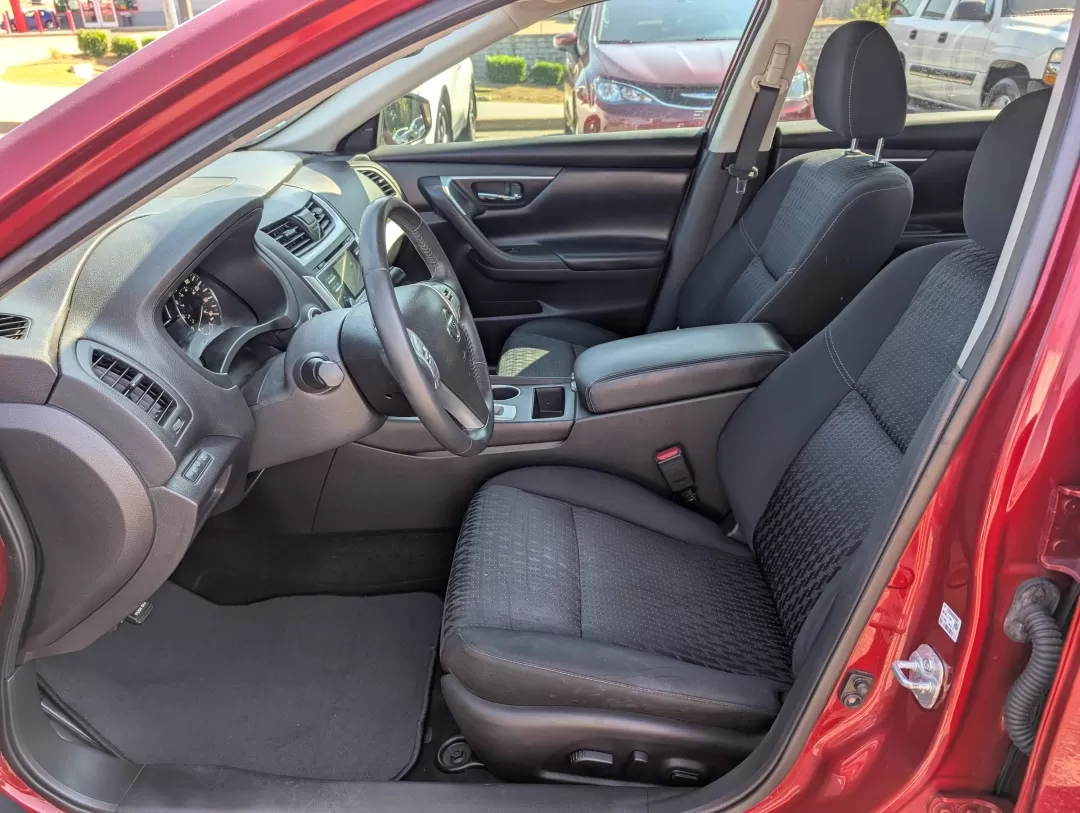 2017 /Charcoal Nissan Altima 2.5 SV (1N4AL3AP6HC) with an Other engine, located at 1430 Gateway Drive, Opelika, AL, 36801, (334) 239-0944, 32.637871, -85.409790 - Experience the perfect blend of style, comfort, and reliability with this 2017 Nissan Altima 2.5 SV, available now at Gils Auto in Phenix City, AL. Whether you're embarking on a long commute, running errands around town, or planning a weekend getaway, this sleek sedan is designed to elevate your eve - Photo#9