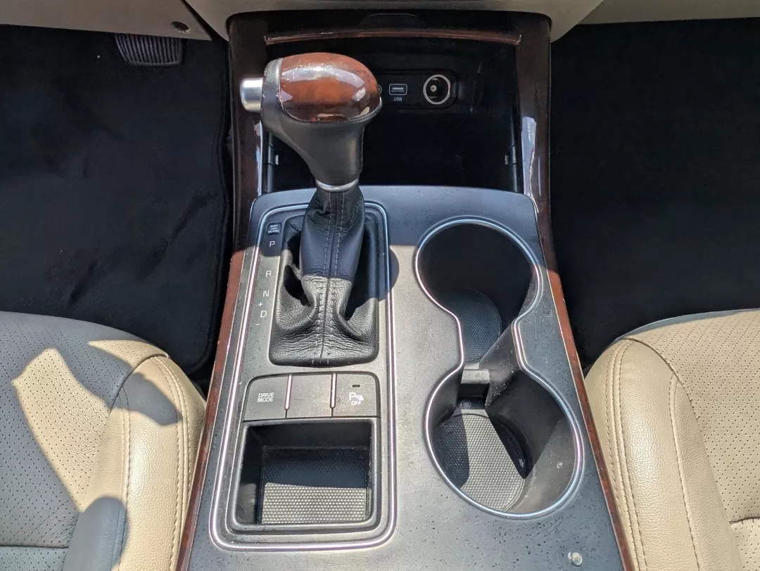 2016 /Stone Beige Kia Sorento EX (5XYPH4A10GG) with an Other engine, located at 3959 U.S. 80 W, Phenix City, AL, 36870, (334) 297-4885, 32.469296, -85.135185 - 2016 Kia Sorento EX - Photo#12