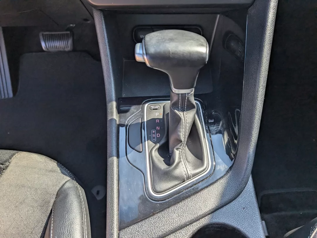 2018 /Charcoal Kia Niro EX (KNDCC3LC2J5) with an Other engine, located at 3959 U.S. 80 W, Phenix City, AL, 36870, (334) 297-4885, 32.469296, -85.135185 - **Embrace Adventure and Efficiency with the 2018 Kia Niro EX at Gils Auto!**<br /> <br /> If you're searching for the perfect balance between efficiency and practicality, look no further than the 2018 Kia Niro EX, available now at Gils Auto in Phenix City, AL. This hybrid SUV is not just a vehicle; - Photo#15