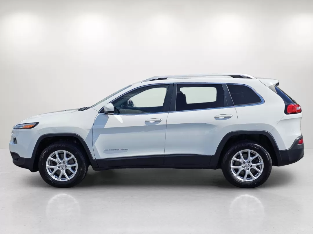 2016 /Black Jeep Cherokee Latitude (1C4PJMCB6GW) with an Other engine, located at 5115 14th Ave., Columbus, GA, 31904, (706) 323-0345, 32.511494, -84.971046 - 2016 Jeep Cherokee Latitude - Photo#7