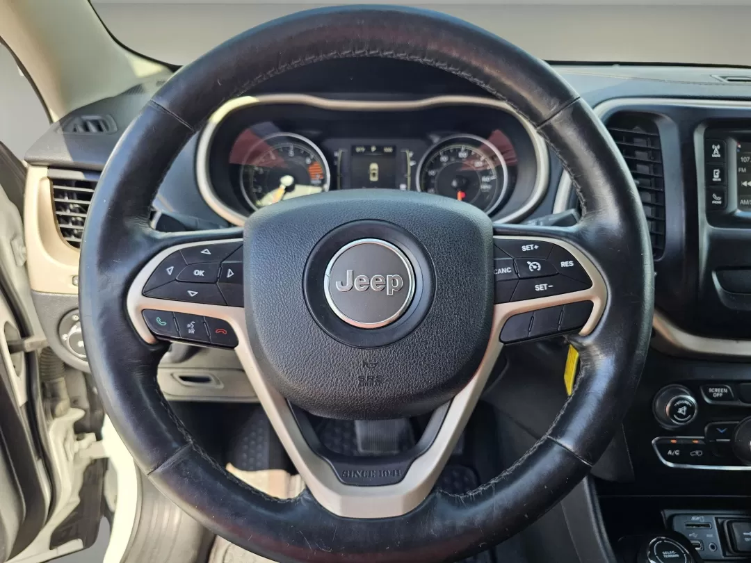 2016 /Black Jeep Cherokee Latitude (1C4PJMCB6GW) with an Other engine, located at 5115 14th Ave., Columbus, GA, 31904, (706) 323-0345, 32.511494, -84.971046 - 2016 Jeep Cherokee Latitude - Photo#10