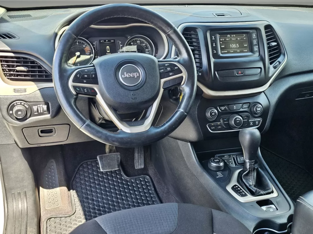 2016 /Black Jeep Cherokee Latitude (1C4PJMCB6GW) with an Other engine, located at 5115 14th Ave., Columbus, GA, 31904, (706) 323-0345, 32.511494, -84.971046 - 2016 Jeep Cherokee Latitude - Photo#15
