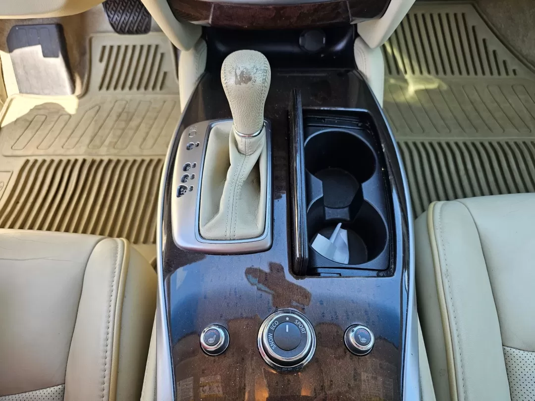 2013 /Wheat Infiniti JX35 (5N1AL0MN9DC) with an Other engine, located at 3959 U.S. 80 W, Phenix City, AL, 36870, (334) 297-4885, 32.469296, -85.135185 - ### Explore Ultimate Comfort and Style with the 2013 Infiniti JX35 at Gils Auto!<br /> <br /> Are you searching for the perfect SUV that combines luxury, versatility, and comfort for your family or your daily commute? Look no further than the 2013 Infiniti JX35, now available at Gils Auto, your trus - Photo#13