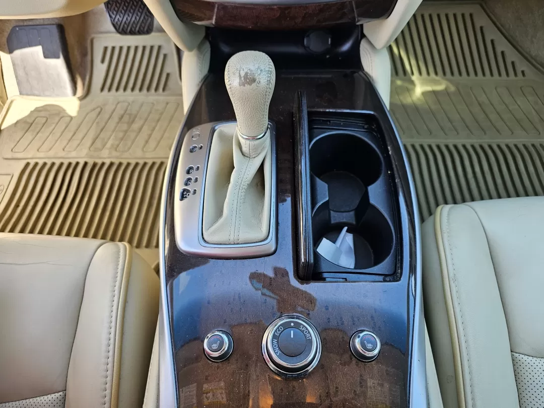 2013 /Wheat Infiniti JX35 (5N1AL0MN9DC) with an Other engine, located at 3959 U.S. 80 W, Phenix City, AL, 36870, (334) 297-4885, 32.469296, -85.135185 - 2013 Infiniti JX35 - Photo#12