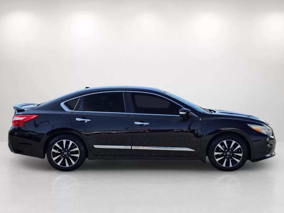 2017 /Charcoal Nissan Altima 2.5 SL (1N4AL3AP0HC) with an Other engine, located at 1430 Gateway Drive, Opelika, AL, 36801, (334) 239-0944, 32.637871, -85.409790 - 2017 Nissan Altima 2.5 SL - Photo#3