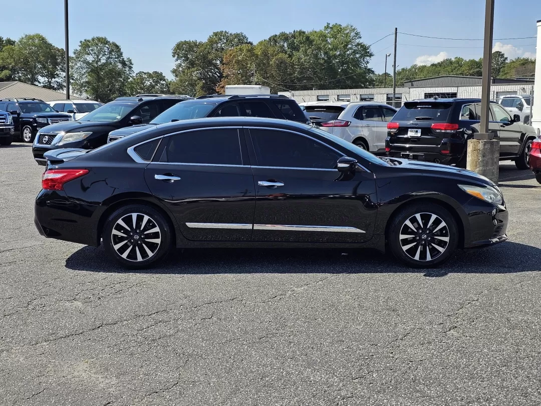 2017 /Charcoal Nissan Altima 2.5 SL (1N4AL3AP0HC) with an Other engine, located at 3959 U.S. 80 W, Phenix City, AL, 36870, (334) 297-4885, 32.469296, -85.135185 - 2017 Nissan Altima 2.5 SL - Photo#3