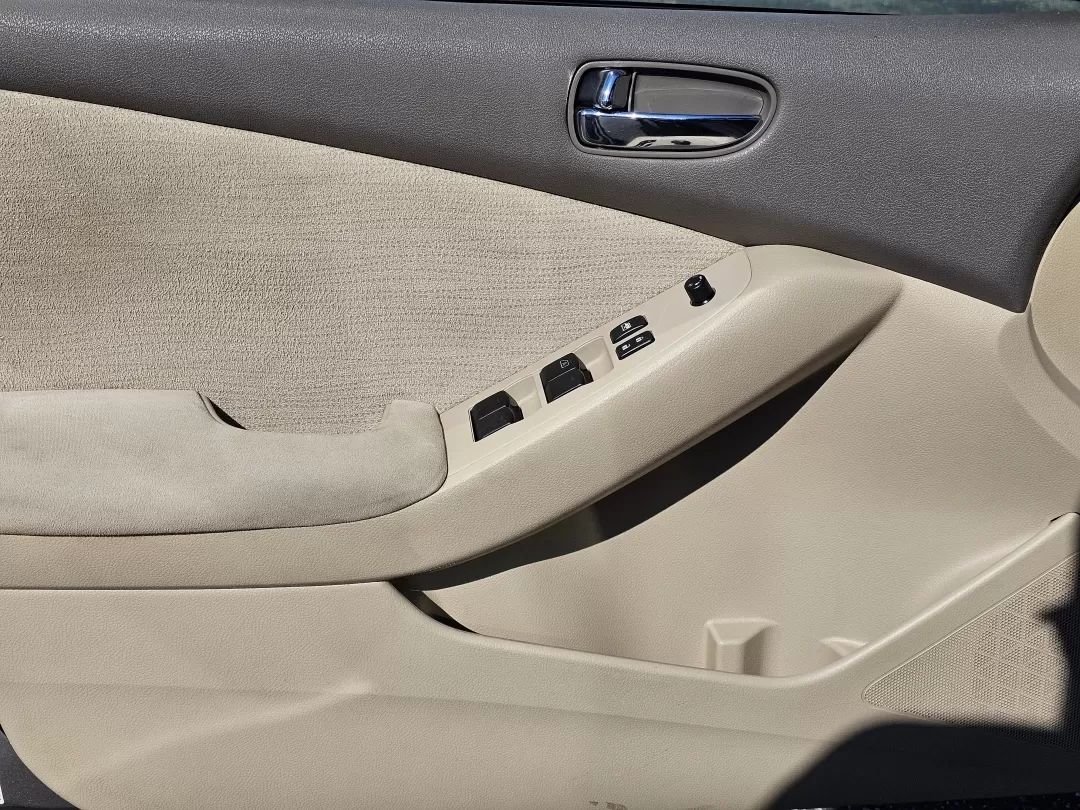2011 /Blonde Nissan Altima 2.5 S (1N4AL2AP9BN) with an Other engine, located at 3959 U.S. 80 W, Phenix City, AL, 36870, (334) 297-4885, 32.469296, -85.135185 - 2011 Nissan Altima 2.5 S - Photo#8