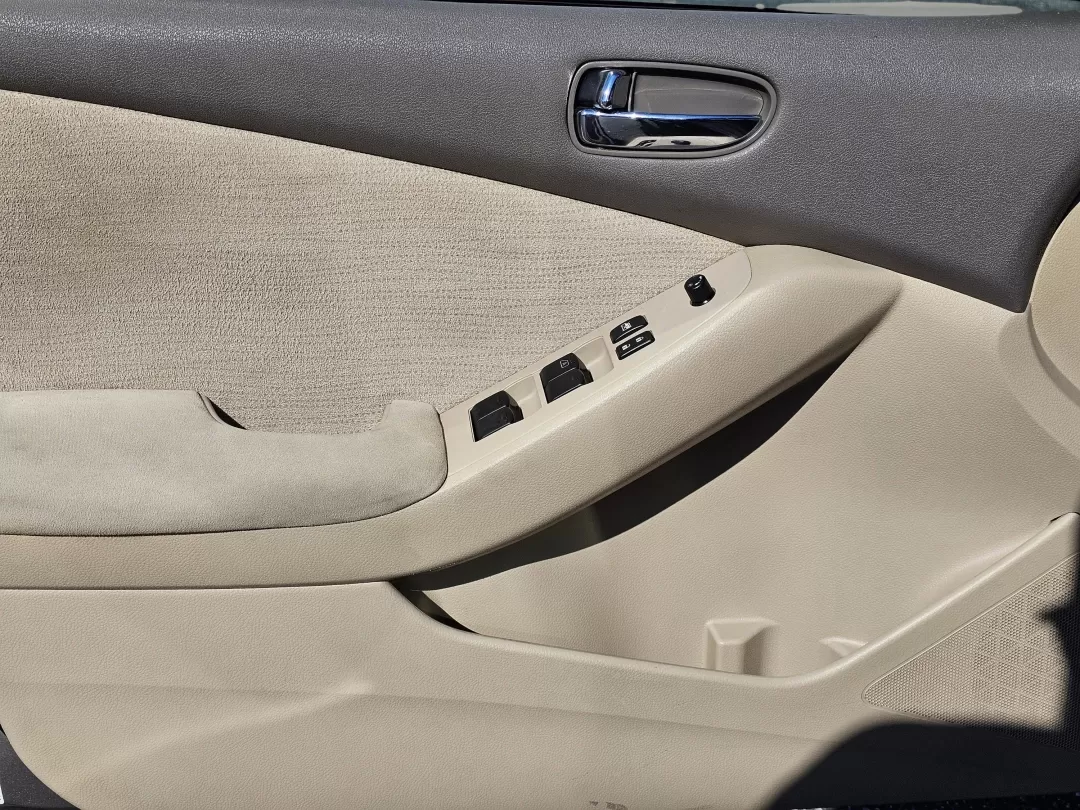 2011 /Blonde Nissan Altima 2.5 S (1N4AL2AP9BN) with an Other engine, located at 1430 Gateway Drive, Opelika, AL, 36801, (334) 239-0944, 32.637871, -85.409790 - 2011 Nissan Altima 2.5 S - Photo#8