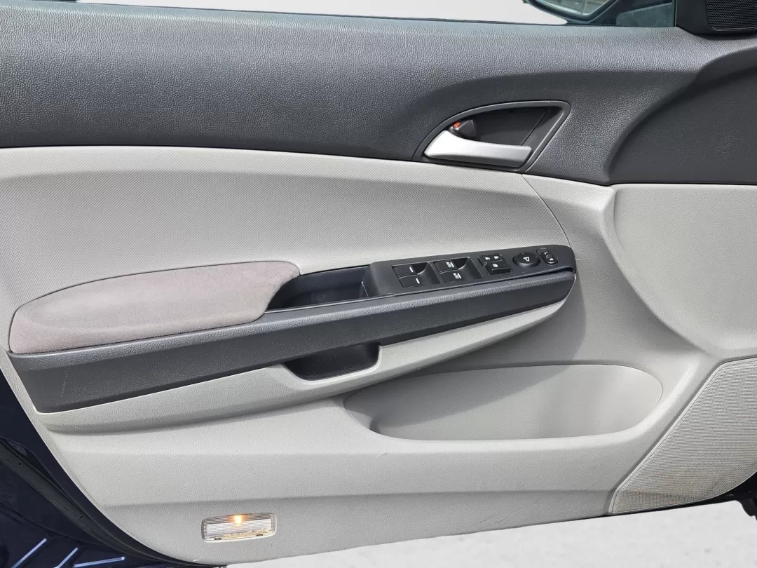 2009 Honda Accord LX-P photo 10