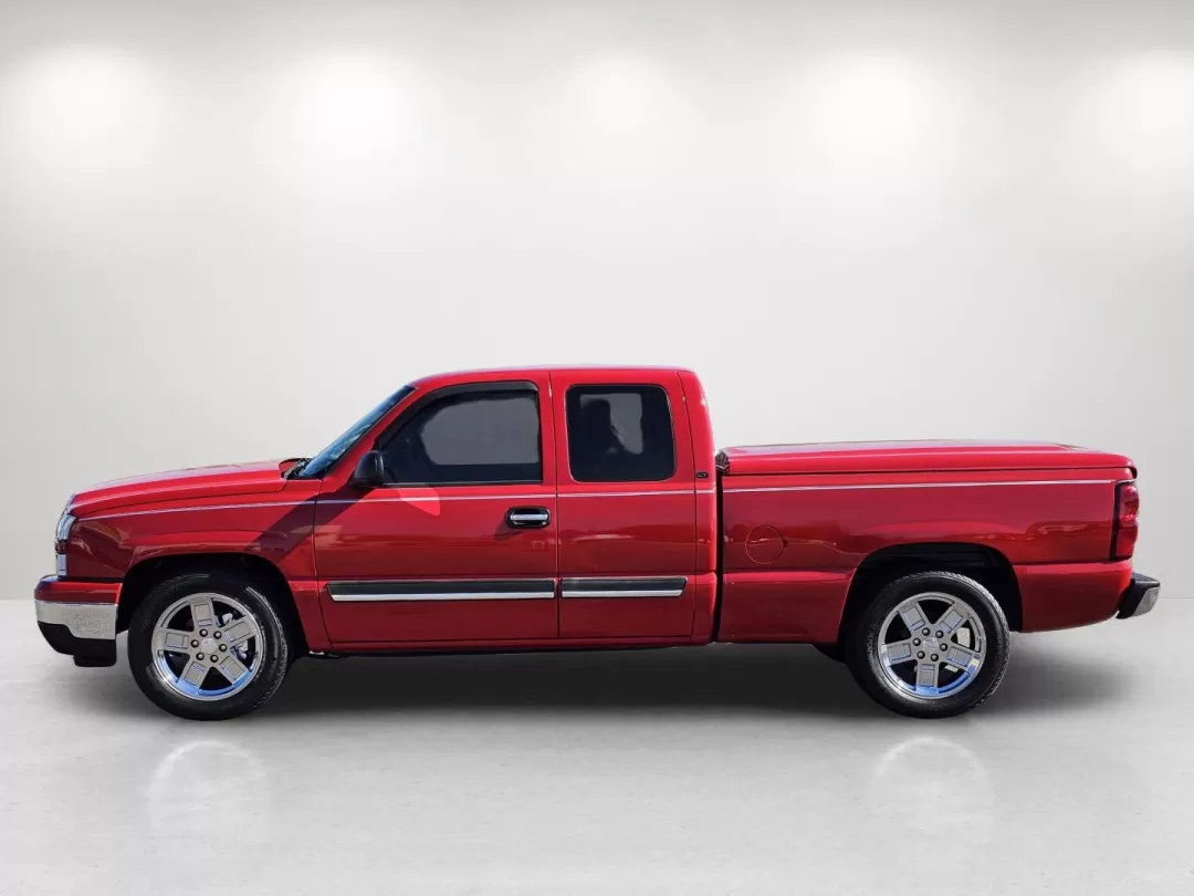 2006 /Dark Charcoal Chevrolet Silverado 1500 LT1 (1GCEC19V66Z) with an Other engine, located at 521 Old Farm Lane Rd, Prattville, AL, 36066, (334) 325-1505, 32.482460, -86.416367 - **Unleash Your Adventurous Spirit with the 2006 Chevrolet Silverado 1500 LT1!** <br /> <br /> Are you looking for a rugged and reliable pickup that's perfect for both work and play? Look no further than this stunning **2006 Chevrolet Silverado 1500 LT1**, available now at Gils Auto in Prattville, AL - Photo#8