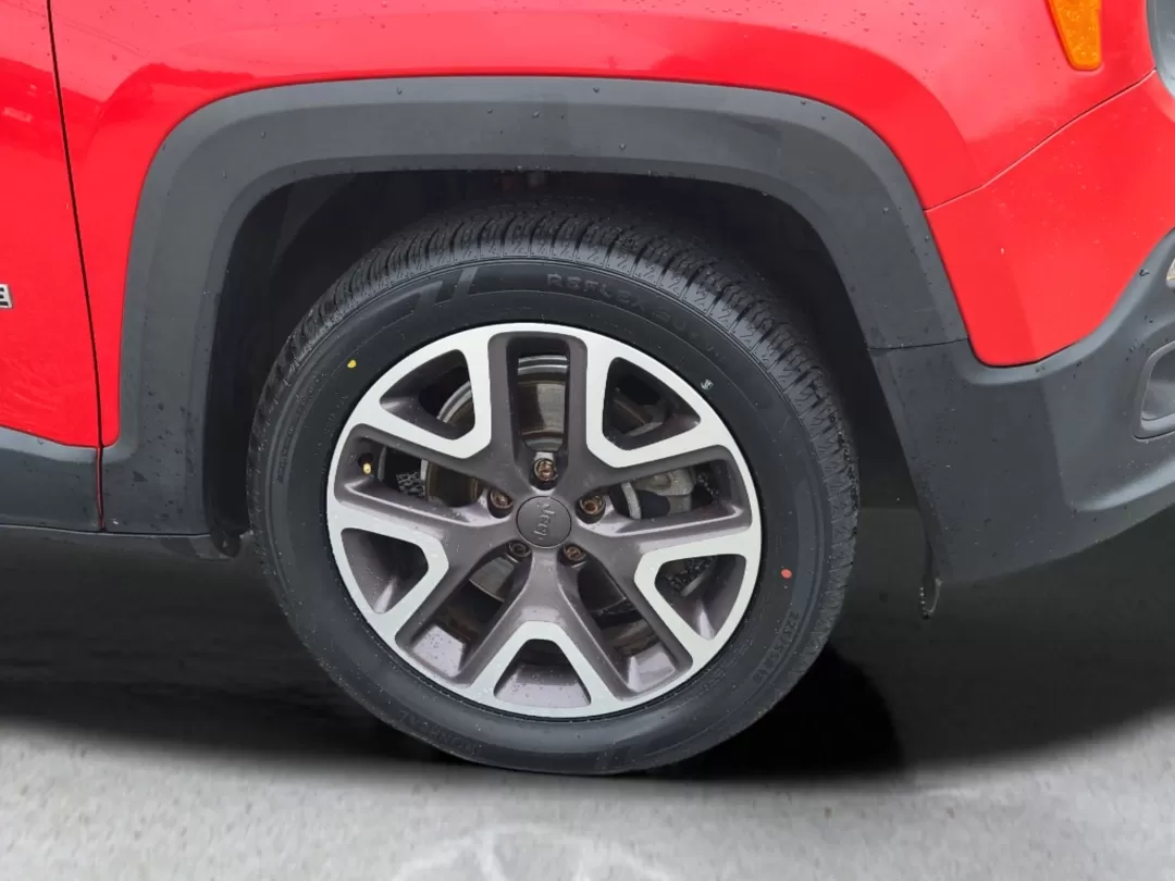 2015 /Black Jeep Renegade Latitude (ZACCJABT9FP) with an Other engine, located at 521 Old Farm Lane Rd, Prattville, AL, 36066, (334) 325-1505, 32.482460, -86.416367 - Elevate your daily commute or weekend getaways with the versatile 2015 Jeep Renegade Latitude, now available at Gils Auto in Phenix City, AL. This sporty crossover is designed to seamlessly integrate into your active lifestyle, whether you're navigating city streets or exploring scenic backroads. Wi - Photo#2