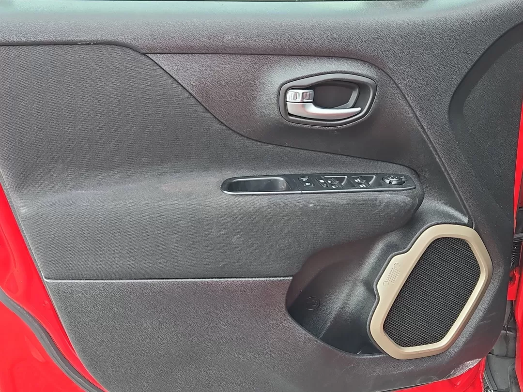 2015 /Black Jeep Renegade Latitude (ZACCJABT9FP) with an Other engine, located at 521 Old Farm Lane Rd, Prattville, AL, 36066, (334) 325-1505, 32.482460, -86.416367 - Elevate your daily commute or weekend getaways with the versatile 2015 Jeep Renegade Latitude, now available at Gils Auto in Phenix City, AL. This sporty crossover is designed to seamlessly integrate into your active lifestyle, whether you're navigating city streets or exploring scenic backroads. Wi - Photo#9