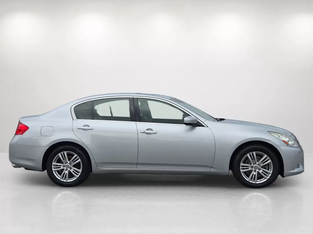 2013 /Graphite Infiniti G37 Sedan x (JN1CV6AR5DM) with an Other engine, located at 5115 14th Ave., Columbus, GA, 31904, (706) 323-0345, 32.511494, -84.971046 - **Elevate Your Daily Drive with the 2013 Infiniti G37 Sedan from Gils Auto - Phenix City!**<br /> <br /> Imagine cruising through the picturesque streets of Phenix City, AL, in a refined sedan that combines luxury with performance. Whether you're commuting to work, running errands around town, or em - Photo#4
