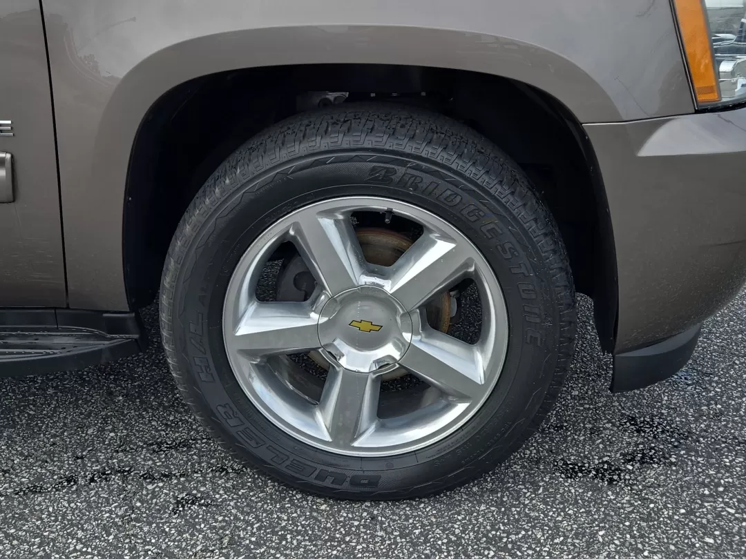 2014 /Light Cashmere/Dark Cashmere Chevrolet Tahoe LT (1GNSCBE07ER) with an Other engine, located at 3959 U.S. 80 W, Phenix City, AL, 36870, (334) 297-4885, 32.469296, -85.135185 - ### Embrace Adventure with the 2014 Chevrolet Tahoe LT at Gils Auto!<br /> <br /> Are you ready to elevate your driving experience? Whether you're carting the kids to school, embarking on weekend getaways, or simply cruising through Phenix City, the 2014 Chevrolet Tahoe LT is the perfect companion f - Photo#2