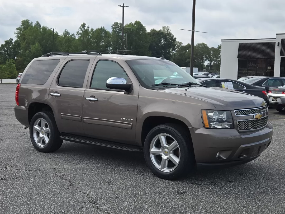 2014 /Light Cashmere/Dark Cashmere Chevrolet Tahoe LT (1GNSCBE07ER) with an Other engine, located at 3959 U.S. 80 W, Phenix City, AL, 36870, (334) 297-4885, 32.469296, -85.135185 - ### Embrace Adventure with the 2014 Chevrolet Tahoe LT at Gils Auto!<br /> <br /> Are you ready to elevate your driving experience? Whether you're carting the kids to school, embarking on weekend getaways, or simply cruising through Phenix City, the 2014 Chevrolet Tahoe LT is the perfect companion f - Photo#3