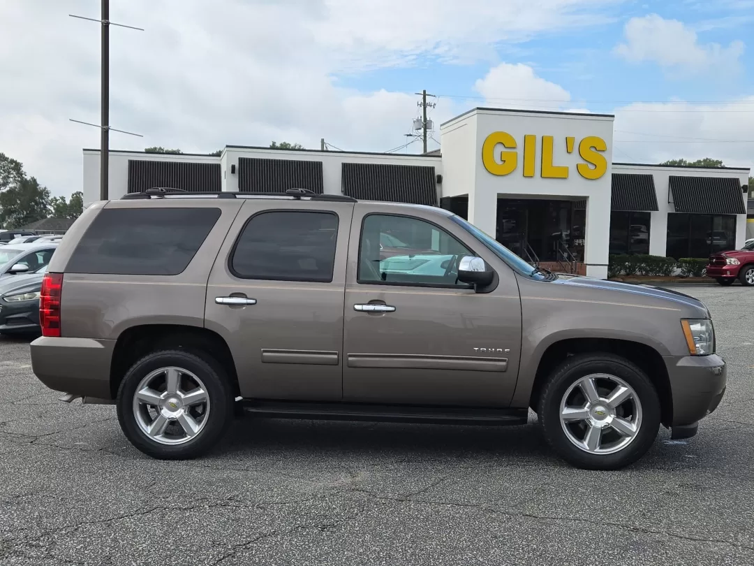 2014 /Light Cashmere/Dark Cashmere Chevrolet Tahoe LT (1GNSCBE07ER) with an Other engine, located at 3959 U.S. 80 W, Phenix City, AL, 36870, (334) 297-4885, 32.469296, -85.135185 - ### Embrace Adventure with the 2014 Chevrolet Tahoe LT at Gils Auto!<br /> <br /> Are you ready to elevate your driving experience? Whether you're carting the kids to school, embarking on weekend getaways, or simply cruising through Phenix City, the 2014 Chevrolet Tahoe LT is the perfect companion f - Photo#4