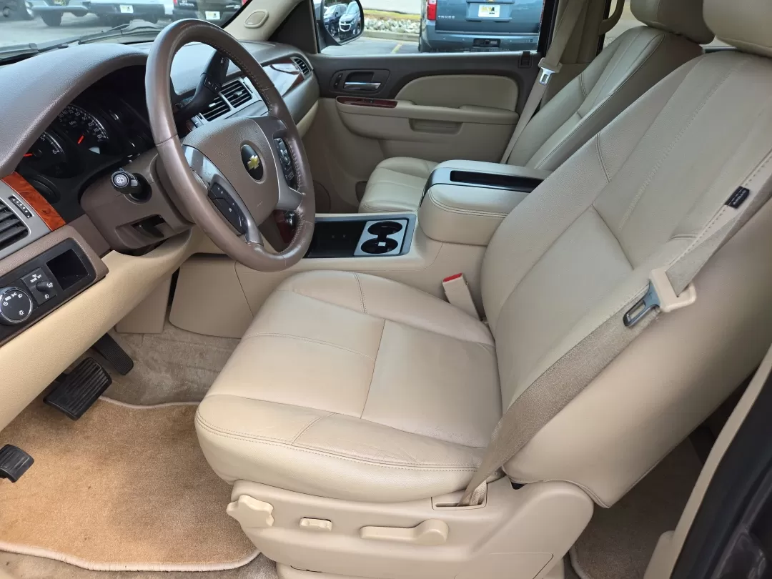 2014 /Light Cashmere/Dark Cashmere Chevrolet Tahoe LT (1GNSCBE07ER) with an Other engine, located at 3959 U.S. 80 W, Phenix City, AL, 36870, (334) 297-4885, 32.469296, -85.135185 - ### Embrace Adventure with the 2014 Chevrolet Tahoe LT at Gils Auto!<br /> <br /> Are you ready to elevate your driving experience? Whether you're carting the kids to school, embarking on weekend getaways, or simply cruising through Phenix City, the 2014 Chevrolet Tahoe LT is the perfect companion f - Photo#11