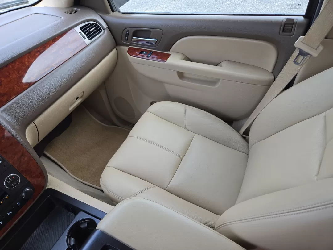 2014 /Light Cashmere/Dark Cashmere Chevrolet Tahoe LT (1GNSCBE07ER) with an Other engine, located at 3959 U.S. 80 W, Phenix City, AL, 36870, (334) 297-4885, 32.469296, -85.135185 - ### Embrace Adventure with the 2014 Chevrolet Tahoe LT at Gils Auto!<br /> <br /> Are you ready to elevate your driving experience? Whether you're carting the kids to school, embarking on weekend getaways, or simply cruising through Phenix City, the 2014 Chevrolet Tahoe LT is the perfect companion f - Photo#15
