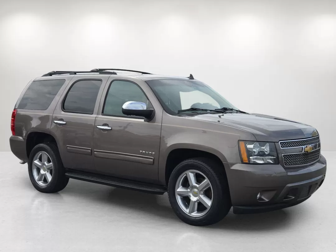 2014 /Light Cashmere/Dark Cashmere Chevrolet Tahoe LT (1GNSCBE07ER) with an Other engine, located at 5115 14th Ave., Columbus, GA, 31904, (706) 323-0345, 32.511494, -84.971046 - 2014 Chevrolet Tahoe LT - Photo#3