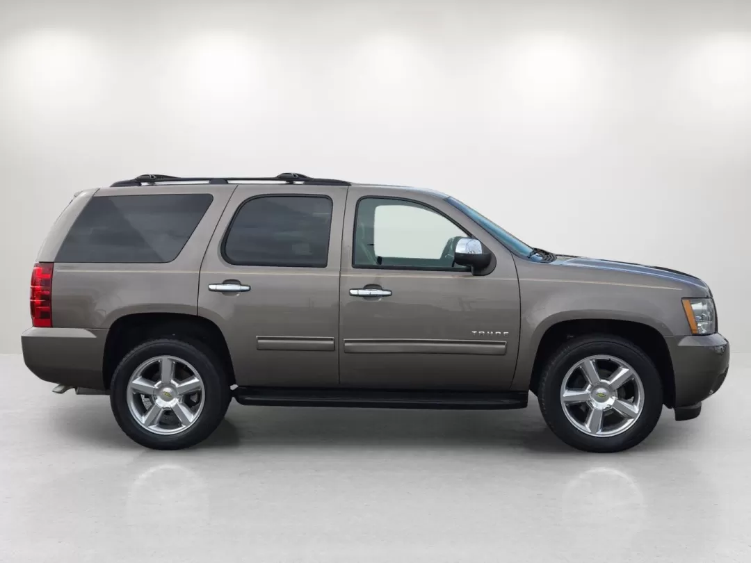 2014 /Light Cashmere/Dark Cashmere Chevrolet Tahoe LT (1GNSCBE07ER) with an Other engine, located at 5115 14th Ave., Columbus, GA, 31904, (706) 323-0345, 32.511494, -84.971046 - 2014 Chevrolet Tahoe LT - Photo#4
