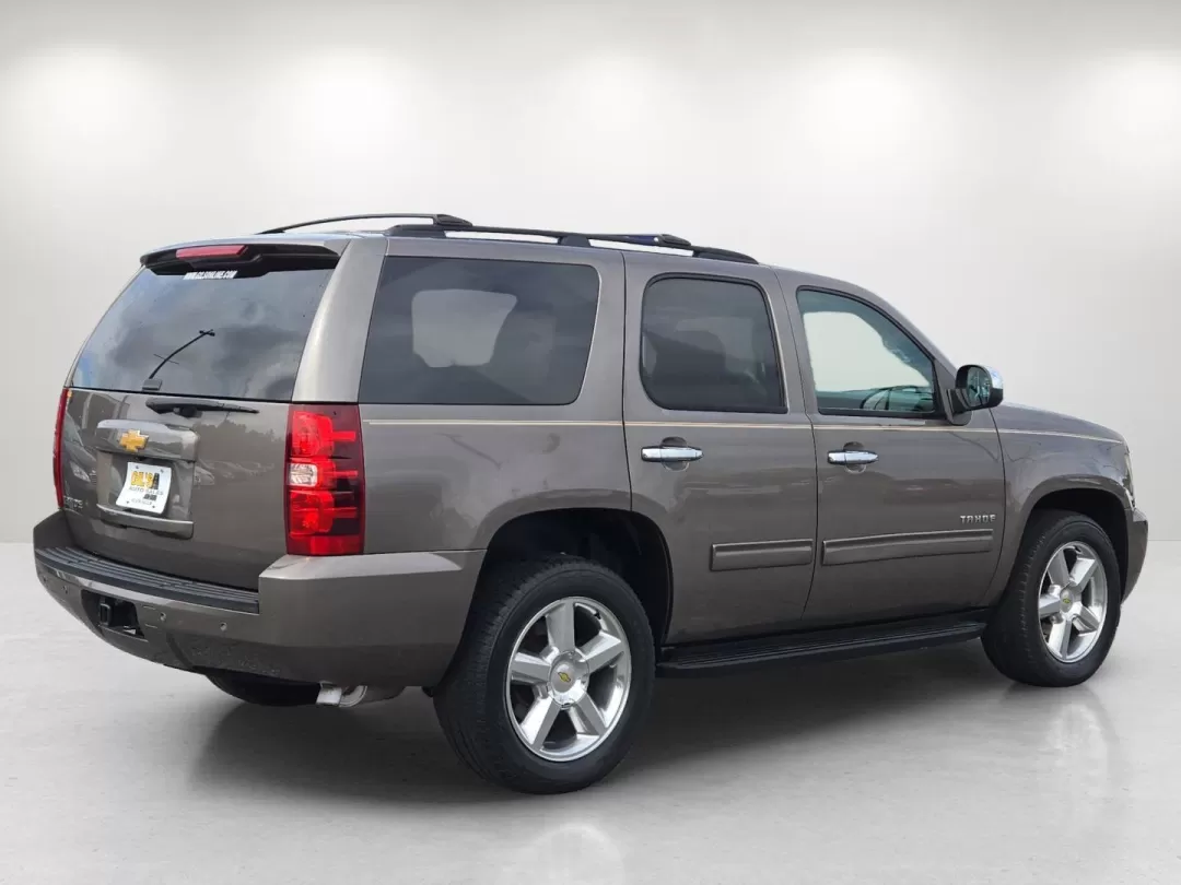 2014 /Light Cashmere/Dark Cashmere Chevrolet Tahoe LT (1GNSCBE07ER) with an Other engine, located at 5115 14th Ave., Columbus, GA, 31904, (706) 323-0345, 32.511494, -84.971046 - 2014 Chevrolet Tahoe LT - Photo#5