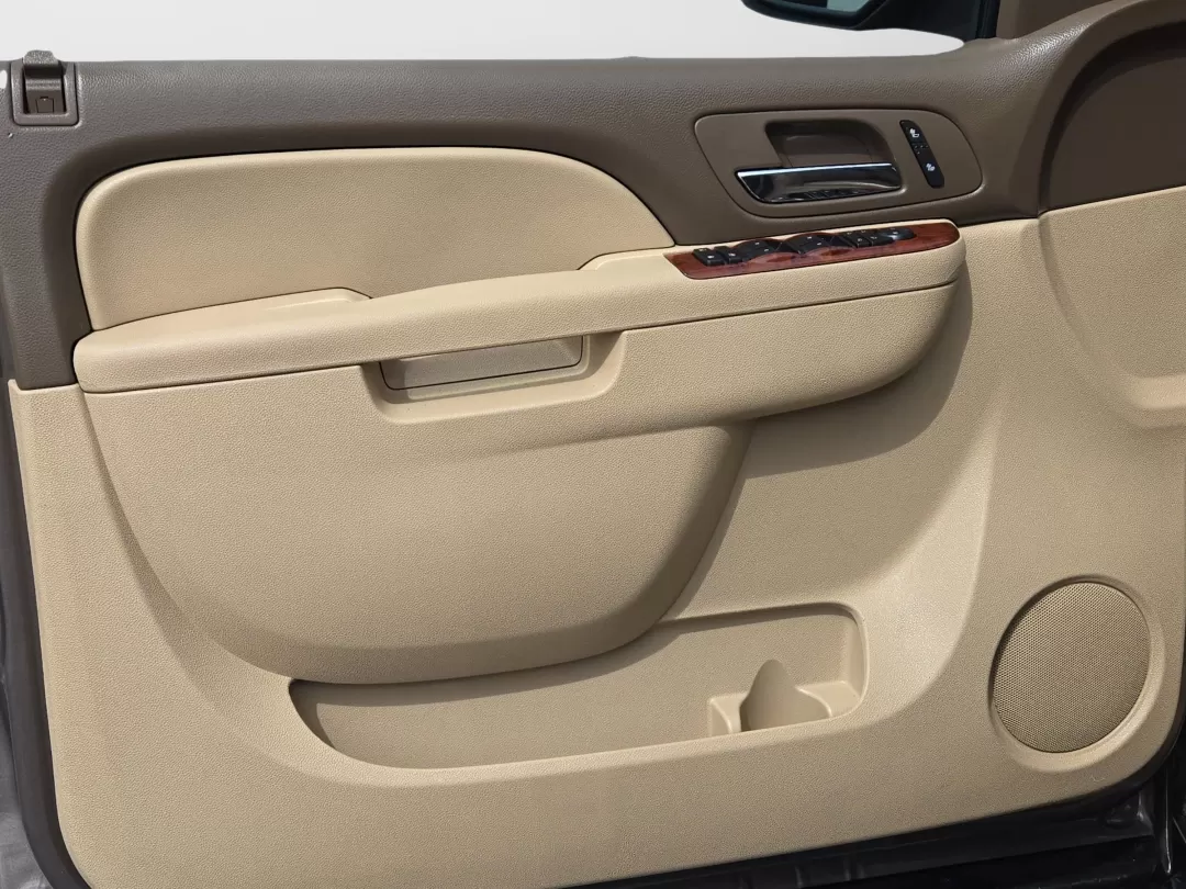 2014 /Light Cashmere/Dark Cashmere Chevrolet Tahoe LT (1GNSCBE07ER) with an Other engine, located at 5115 14th Ave., Columbus, GA, 31904, (706) 323-0345, 32.511494, -84.971046 - 2014 Chevrolet Tahoe LT - Photo#9