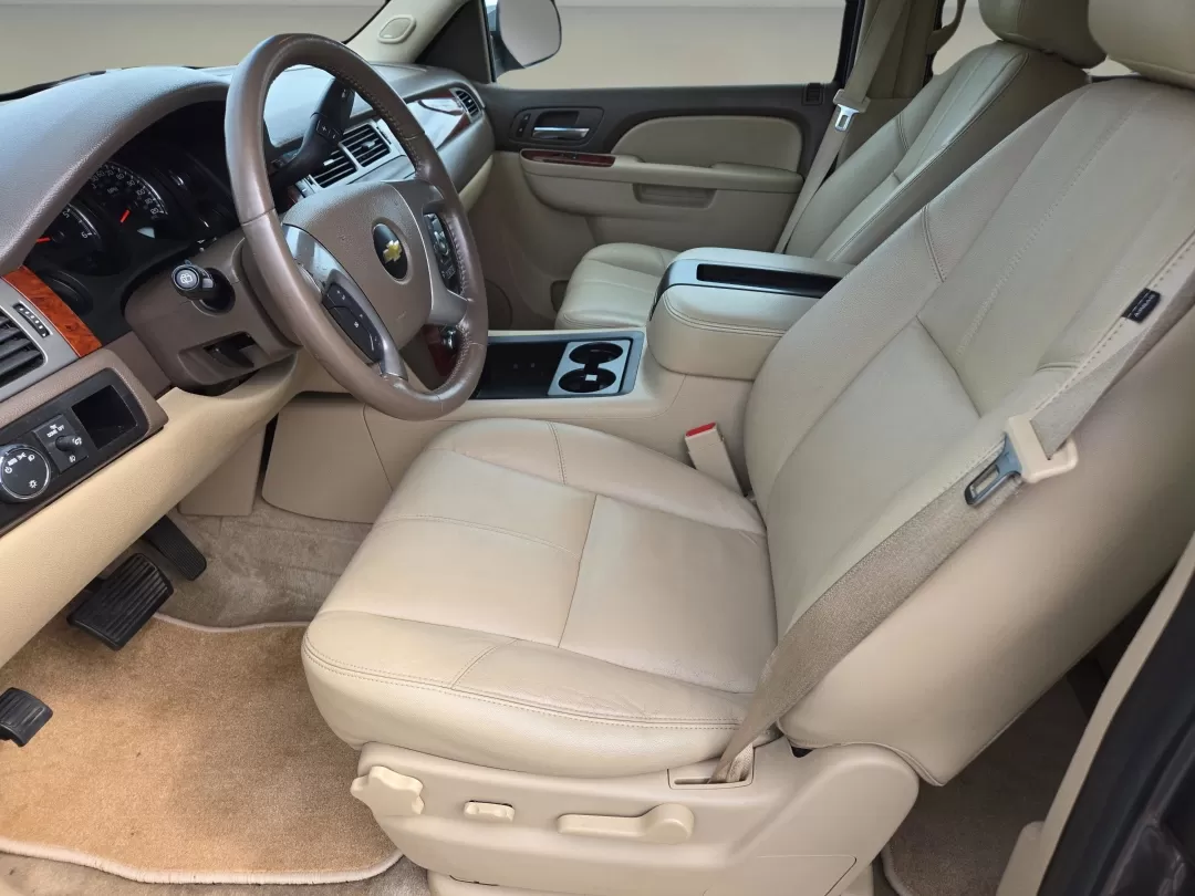 2014 /Light Cashmere/Dark Cashmere Chevrolet Tahoe LT (1GNSCBE07ER) with an Other engine, located at 5115 14th Ave., Columbus, GA, 31904, (706) 323-0345, 32.511494, -84.971046 - 2014 Chevrolet Tahoe LT - Photo#11