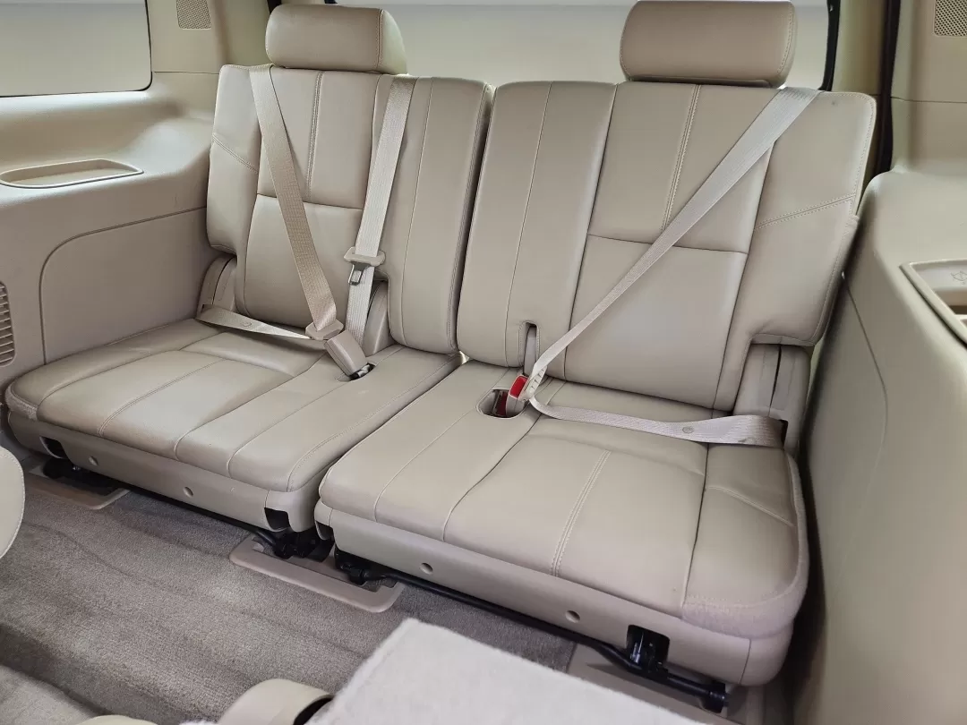 2014 /Light Cashmere/Dark Cashmere Chevrolet Tahoe LT (1GNSCBE07ER) with an Other engine, located at 5115 14th Ave., Columbus, GA, 31904, (706) 323-0345, 32.511494, -84.971046 - 2014 Chevrolet Tahoe LT - Photo#13