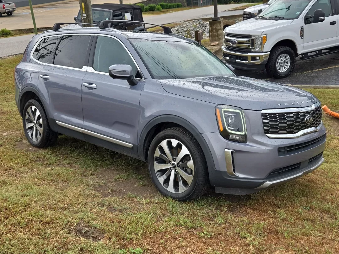 2020 /Black Kia Telluride S (5XYP64HC7LG) with an Other engine, located at 3959 U.S. 80 W, Phenix City, AL, 36870, (334) 297-4885, 32.469296, -85.135185 - Are you ready to elevate your family adventures or streamline your daily commute? Look no further than this impressive 2020 Kia Telluride S, available now at Gils Auto in Phenix City, AL. With its spacious 8-passenger seating and versatile features, this SUV is perfect for growing families, weekend - Photo#2
