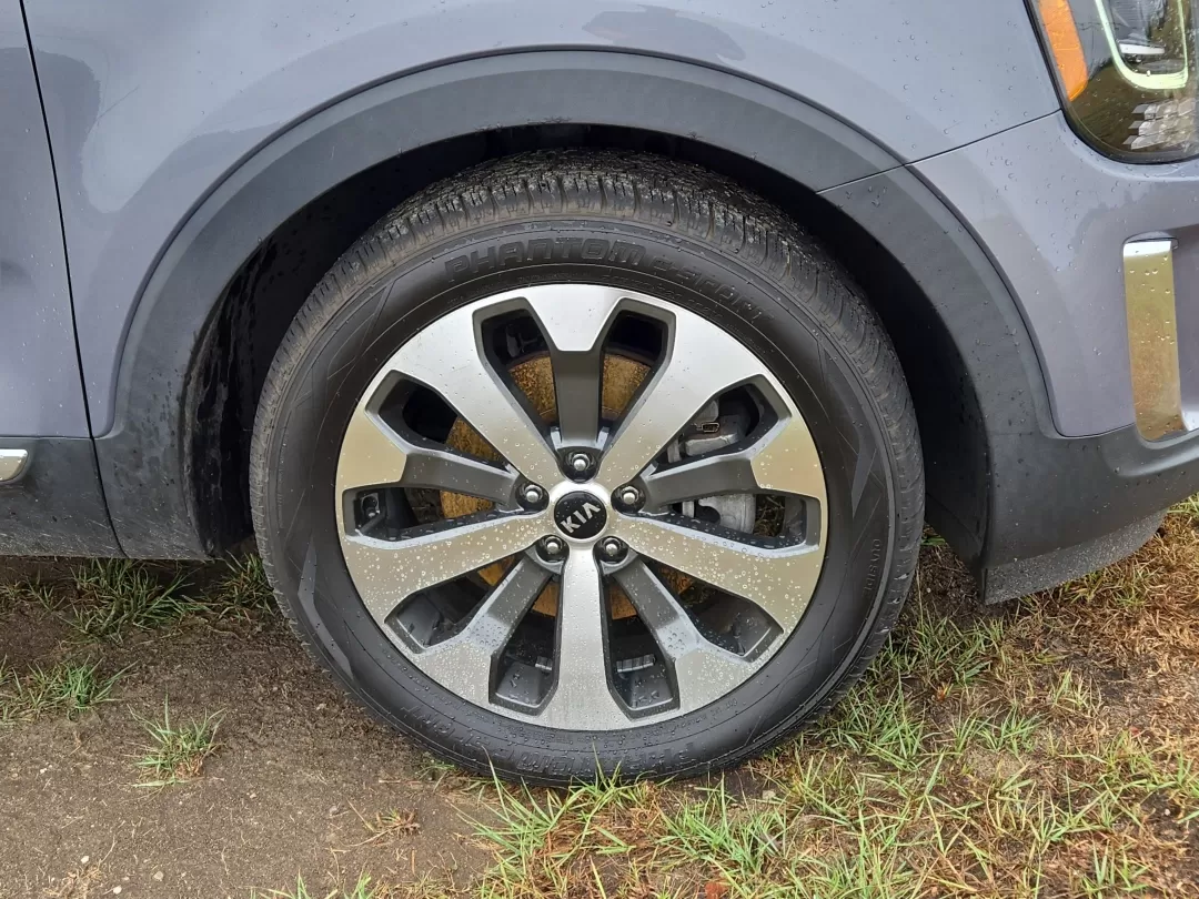 2020 /Black Kia Telluride S (5XYP64HC7LG) with an Other engine, located at 3959 U.S. 80 W, Phenix City, AL, 36870, (334) 297-4885, 32.469296, -85.135185 - Are you ready to elevate your family adventures or streamline your daily commute? Look no further than this impressive 2020 Kia Telluride S, available now at Gils Auto in Phenix City, AL. With its spacious 8-passenger seating and versatile features, this SUV is perfect for growing families, weekend - Photo#3