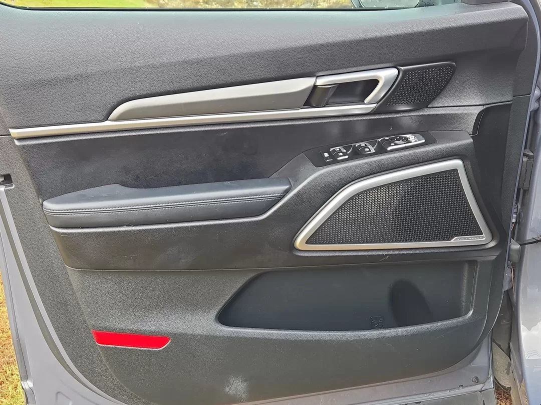 2020 /Black Kia Telluride S (5XYP64HC7LG) with an Other engine, located at 3959 U.S. 80 W, Phenix City, AL, 36870, (334) 297-4885, 32.469296, -85.135185 - Are you ready to elevate your family adventures or streamline your daily commute? Look no further than this impressive 2020 Kia Telluride S, available now at Gils Auto in Phenix City, AL. With its spacious 8-passenger seating and versatile features, this SUV is perfect for growing families, weekend - Photo#9