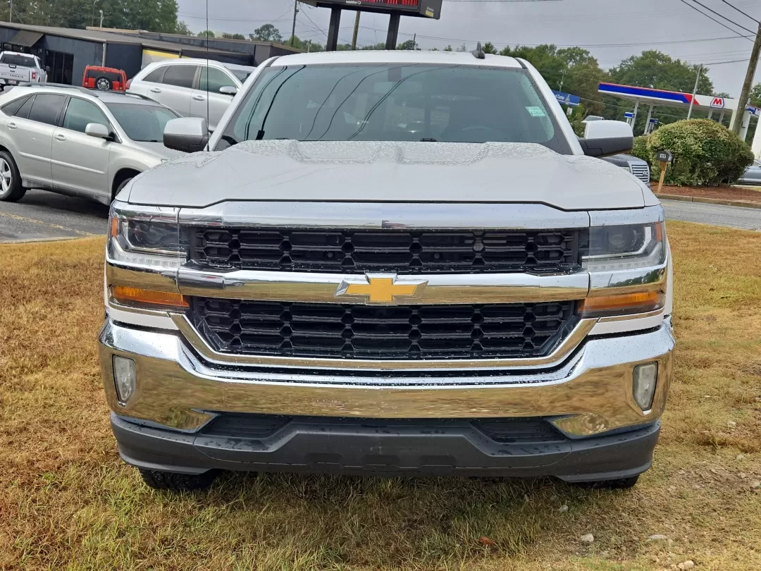 2018 /Jet Black Chevrolet Silverado 1500 LT (3GCPCREC2JG) with an Other engine, located at 3959 U.S. 80 W, Phenix City, AL, 36870, (334) 297-4885, 32.469296, -85.135185 - Experience adventure and versatility with this stunning 2018 Chevrolet Silverado 1500 LT, now available at Gils Auto, located at 3959 U.S. 80 W, Phenix City, AL 36870. This versatile pickup is perfect for weekend adventures, family road trips, or daily commutes, making it an ideal choice for those w - Photo#1