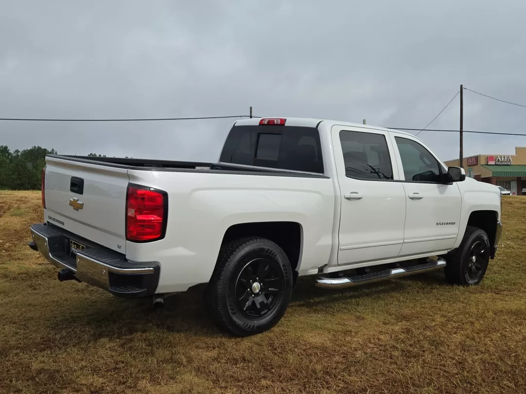 2018 /Jet Black Chevrolet Silverado 1500 LT (3GCPCREC2JG) with an Other engine, located at 3959 U.S. 80 W, Phenix City, AL, 36870, (334) 297-4885, 32.469296, -85.135185 - Experience adventure and versatility with this stunning 2018 Chevrolet Silverado 1500 LT, now available at Gils Auto, located at 3959 U.S. 80 W, Phenix City, AL 36870. This versatile pickup is perfect for weekend adventures, family road trips, or daily commutes, making it an ideal choice for those w - Photo#5