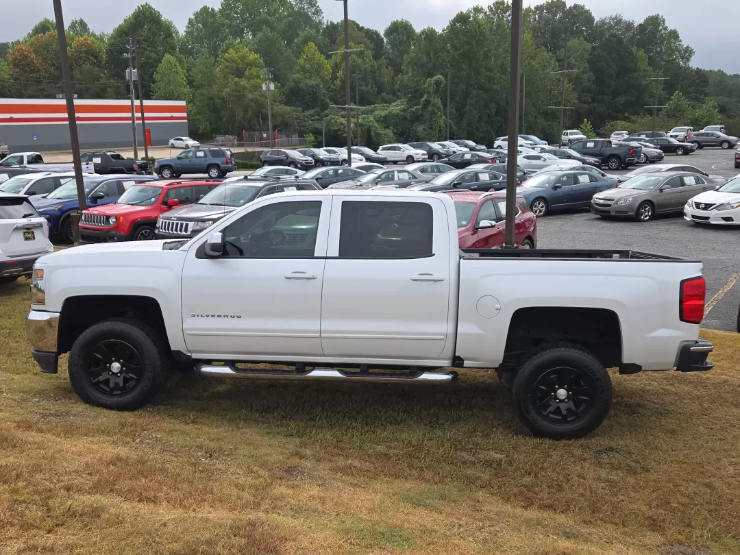 2018 /Jet Black Chevrolet Silverado 1500 LT (3GCPCREC2JG) with an Other engine, located at 3959 U.S. 80 W, Phenix City, AL, 36870, (334) 297-4885, 32.469296, -85.135185 - Experience adventure and versatility with this stunning 2018 Chevrolet Silverado 1500 LT, now available at Gils Auto, located at 3959 U.S. 80 W, Phenix City, AL 36870. This versatile pickup is perfect for weekend adventures, family road trips, or daily commutes, making it an ideal choice for those w - Photo#8